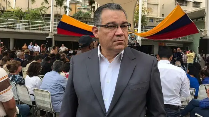 El voto resolverá la calamitosa situación del país: rector Enrique Márquez asegura que participar «no es delito»