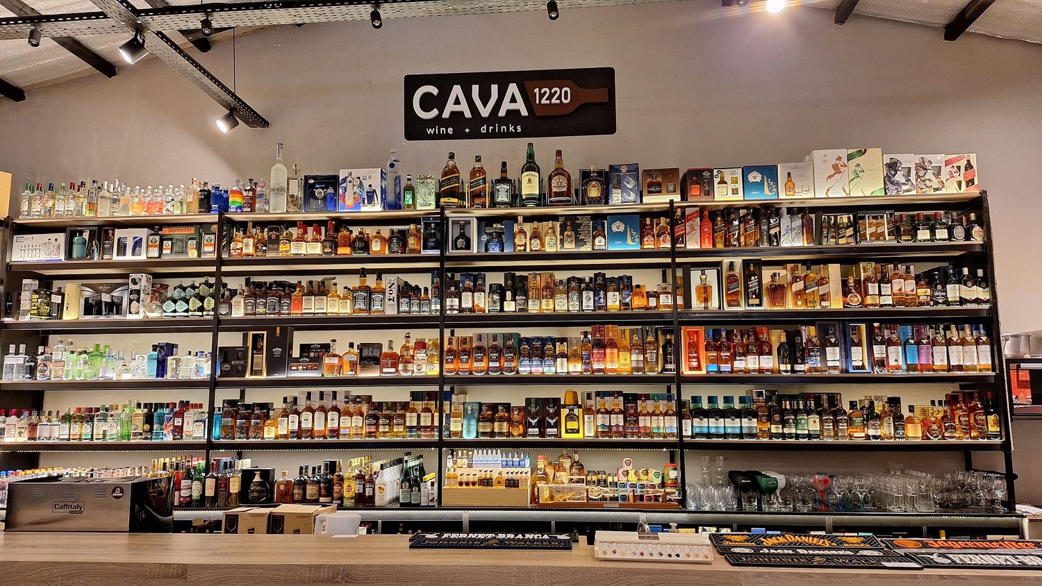 Cava 1220, un mundo para descubrir con los sentidos, en pasaje Gardey 1220.