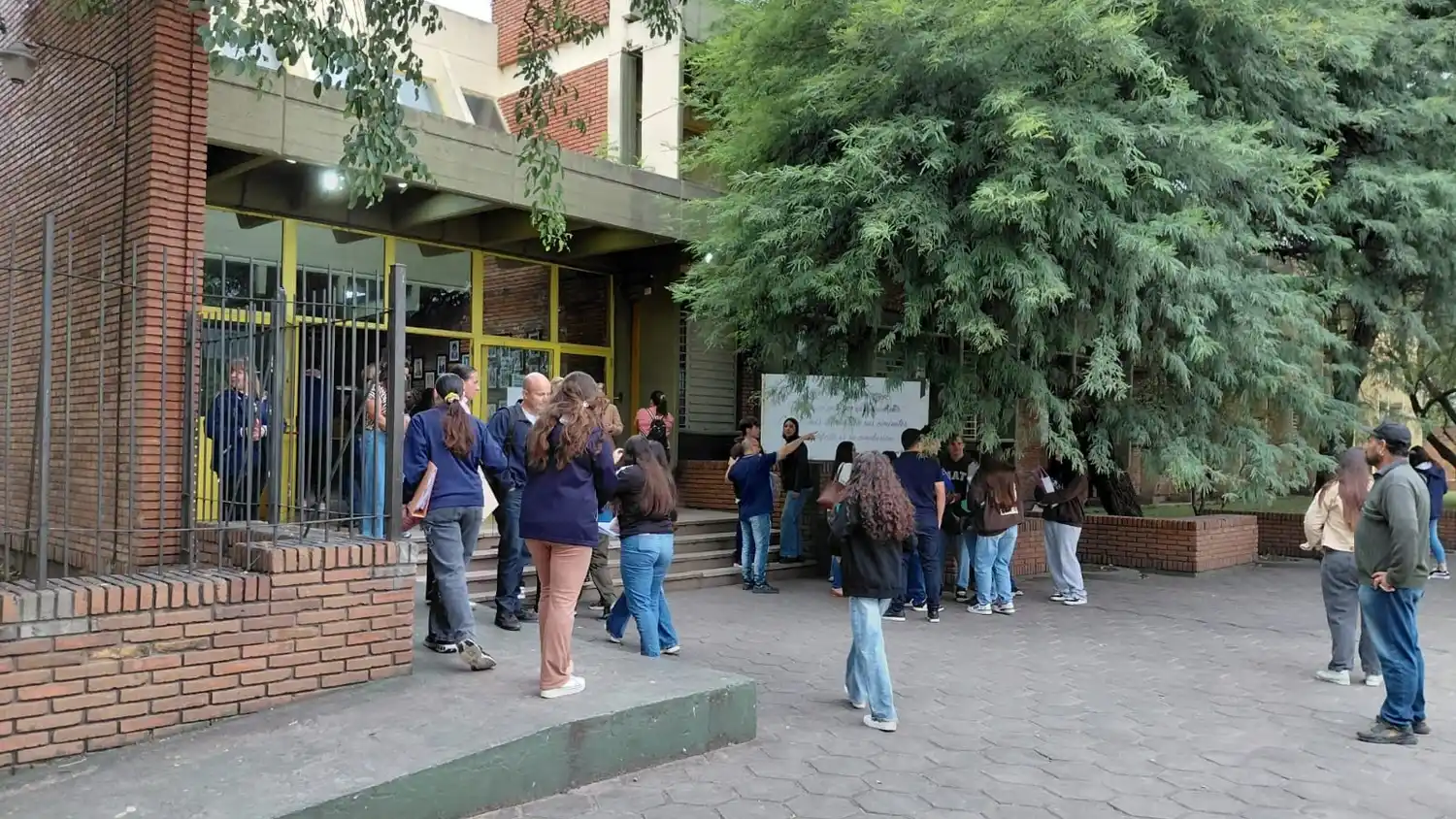 La escuela 40 de San Cristóbal prepara su retorno progresivo: “Que la palabra sea abrazo, que el encuentro sea abrigo”
