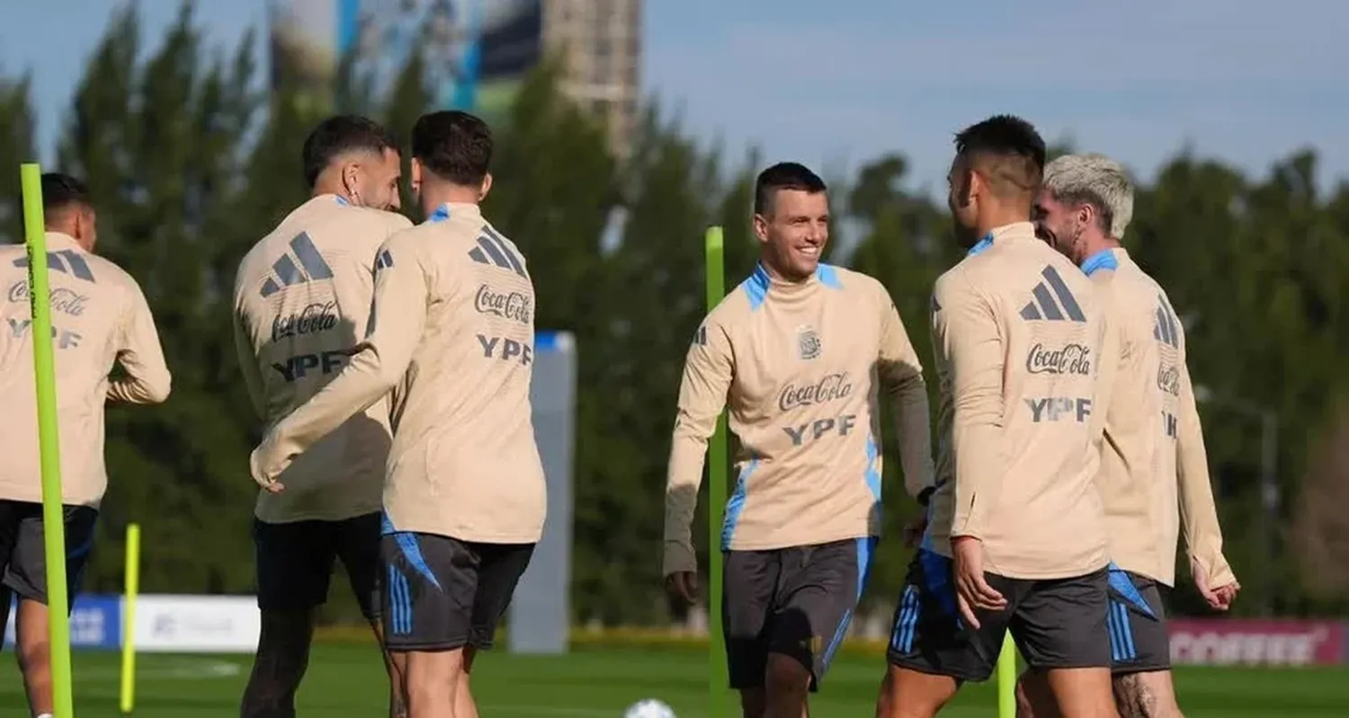 El campeón se prepara. En el Predio Lionel Messi que la AFA posee en Ezeiza, la selección argentina entrena con vistas al choque de este jueves ante Chile en la cancha de River desde las 21. Prensa AFA