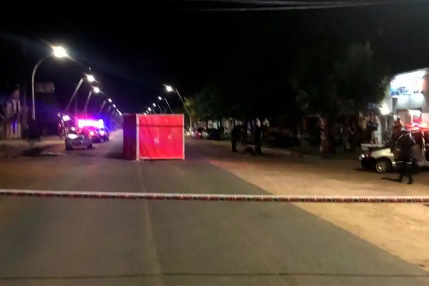 Un hombre murió al ser atropellado por una moto cuando cruzaba la calle