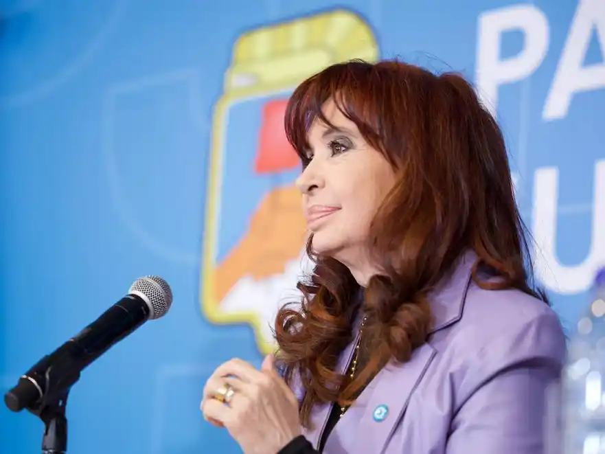 “Ya sabemos qué pasa cuando hay gente que llega por procesos colectivos y se asume en nombre de proyectos personales”, dijo al referirse a la interna.