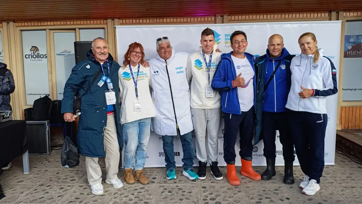 Leonardo Gaitán (tercero de izquierda a derecha), junto a competidores europeos
