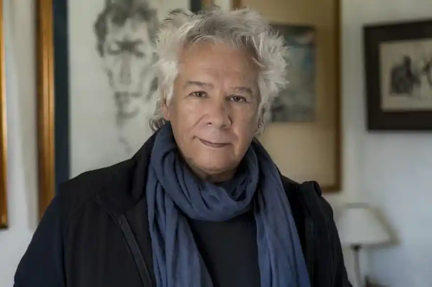 Víctor Heredia tiene 77 años