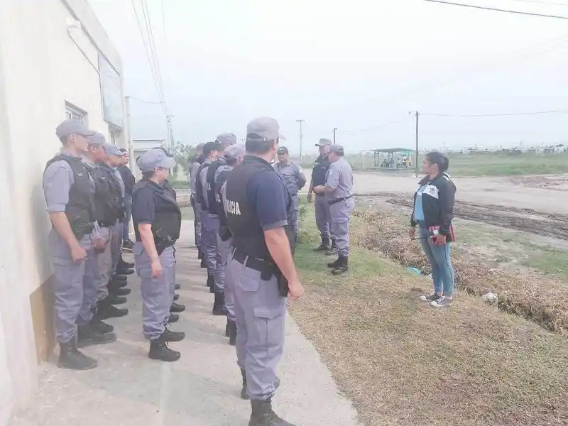 La Policía detuvo a dos mujeres por el delito
de daño y usurpación en módulos del Lote 110