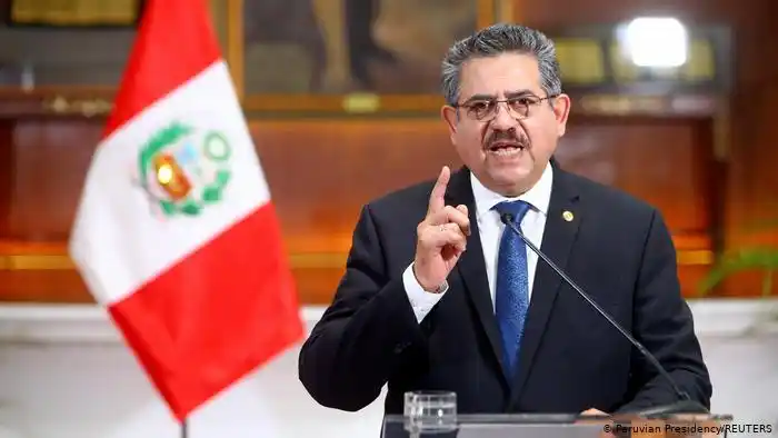 Perú: investigarán a Merino por la muerte de manifestantes