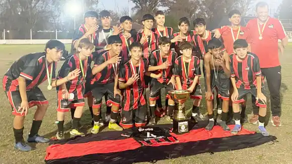 Fútbol: El Olimpo tetracampeón provincial en categoría 2011. San Lorenzo fue subcampeón