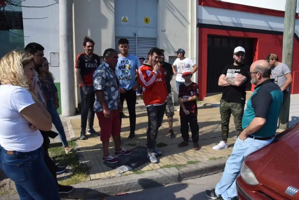 Unos 60 hinchas de River fueron estafados con entradas truchas en Azul y Olavarría