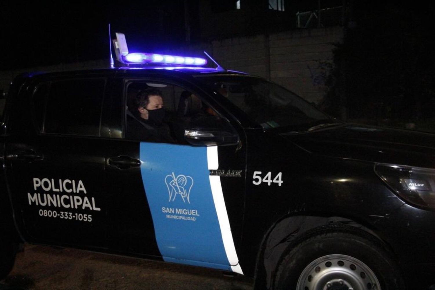 San Miguel: El Intendente se filmó patrullando con la Policía "para ver si estaba todo tranquilo" y en las redes lo mataron