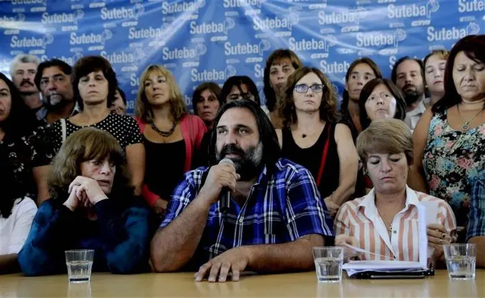 Los docentes ya piden un 25% y advierten que la cláusula gatillo es «central»