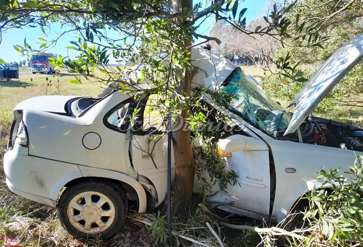 Una mujer está grave, tras despiste y choque en ruta 88