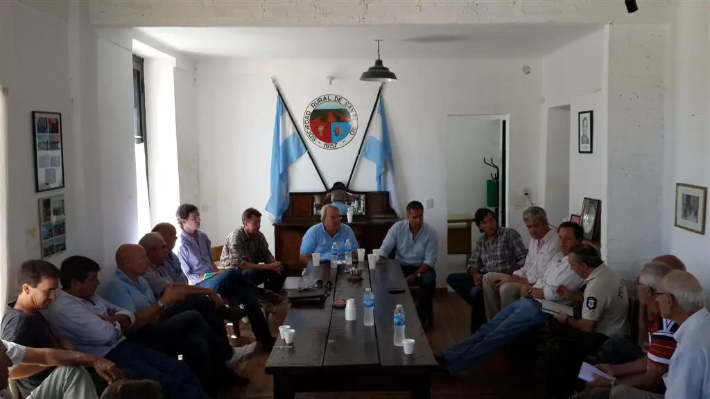 Alejandro "Topo" Rodríguez con productores agropecuarios por la inseguridad