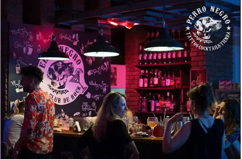 Arrestaron a 13 personas y clausuraron un bar por abrir a las 4 de la madrugada