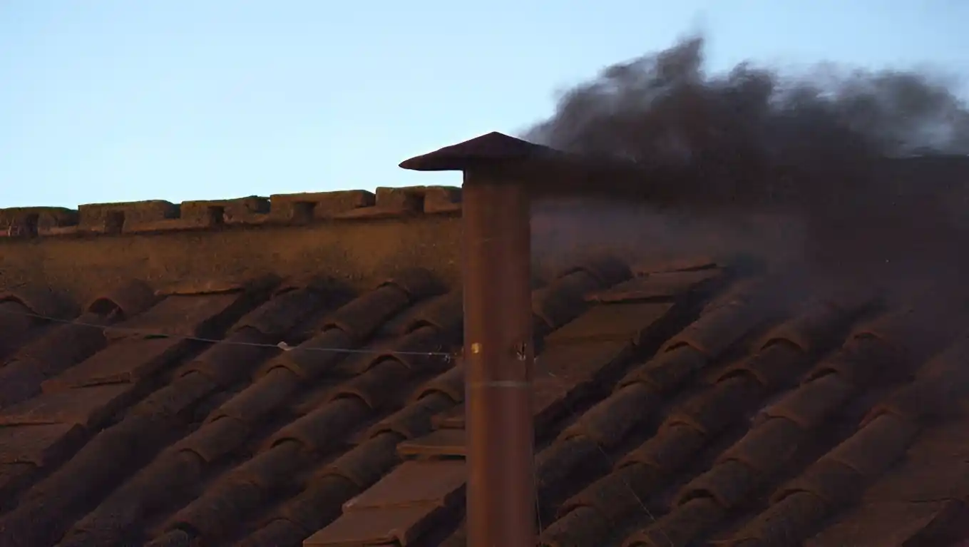 Inicia en el Vaticano el cónclave en pleno siglo XXI con tradición medieval