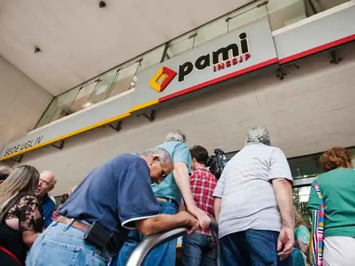 Los centros privados de diálisis anunciaron que dejarán de atender a afiliados del PAMI