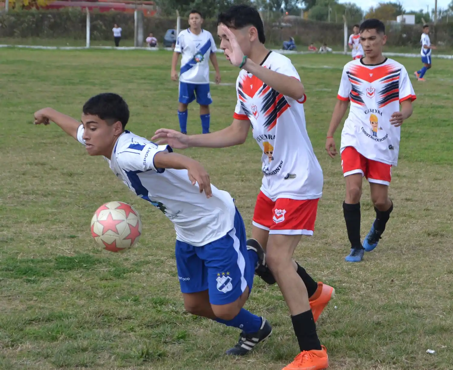 Los chicos gualeguayenses también tendrán la oportunidad de probarse en cancha carboceña con la llegada de técnicos de Gimnasia y Esgrima de La Plata.