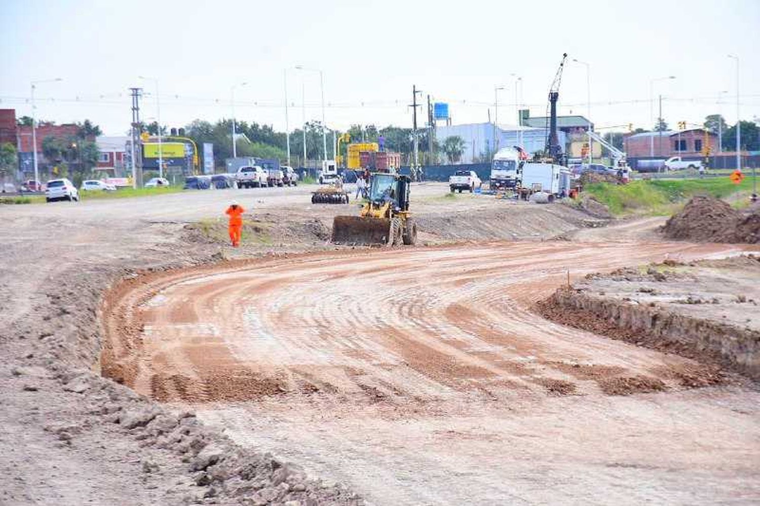 Avanzan obras de la autovía y el puente elevado en avenida Gendarmería Nacional