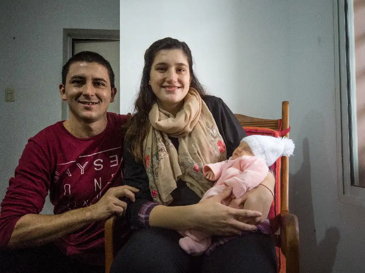 Emma, la bebé que vino con el código bajo el brazo