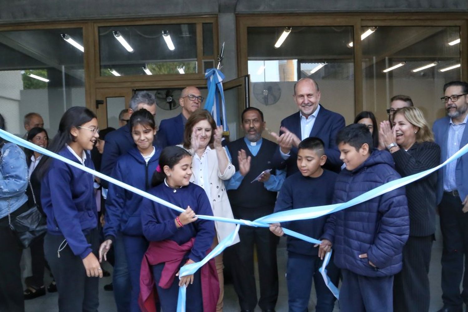 Perotti participó de la apertura de la Escuela Nuestra Señora de la Esperanza en Rosario