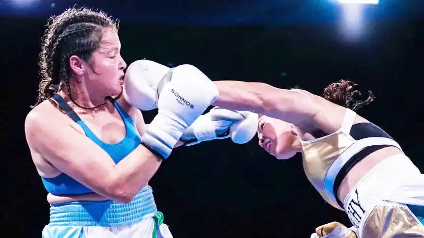 Erica Alvarez cayó por puntos ante Lorena Balbuena, nueva campeona Fedelatin wélter AMB