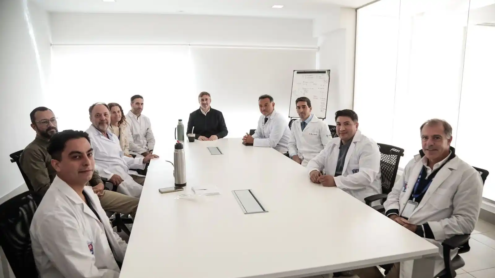 Achával analizó el servicio de neurocirugía junto a médicos del Hospital Central de Pilar