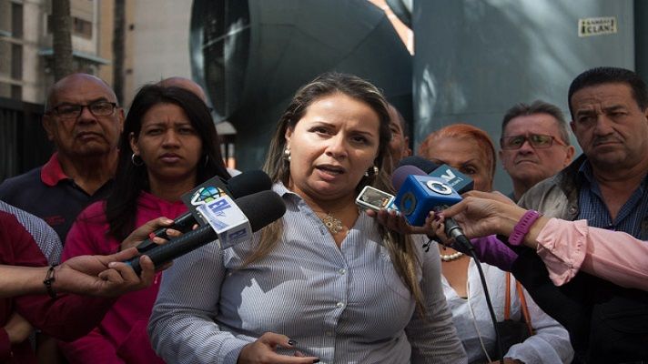 ¡MISERABLES! Maestros reciben tres dólares como primer mes de AGUINALDO