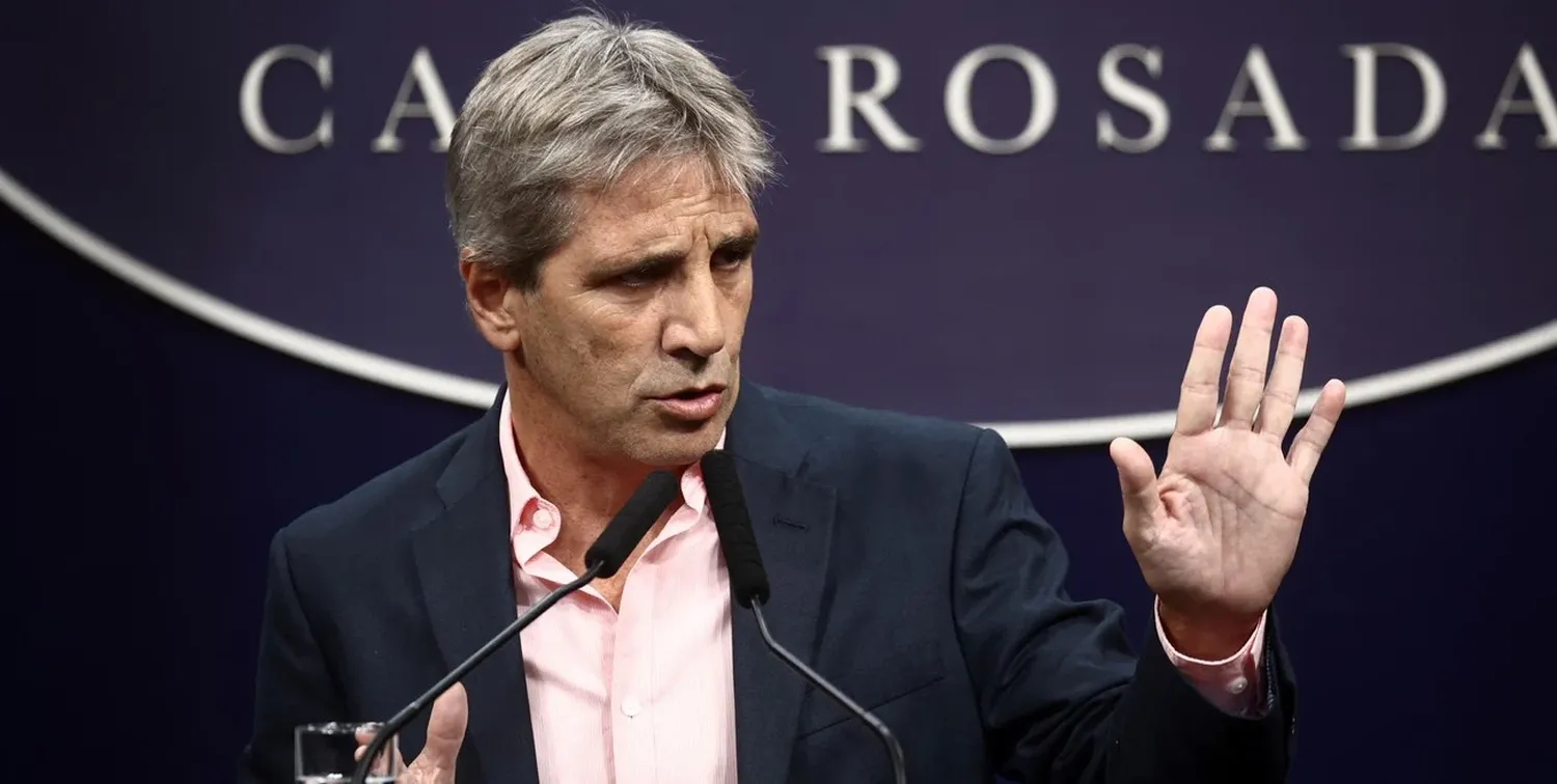 Caputo aseguró que "desde el Gobierno vamos a hacer todo lo que esté a nuestro alcance" para defender a la clase media. Foto: REUTERS / Tomás Cuesta.