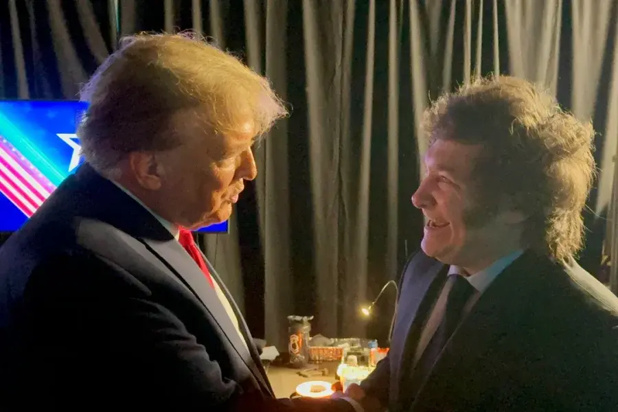 Milei viaja a Davos con la expectativa de volver a encontrarse con Trump