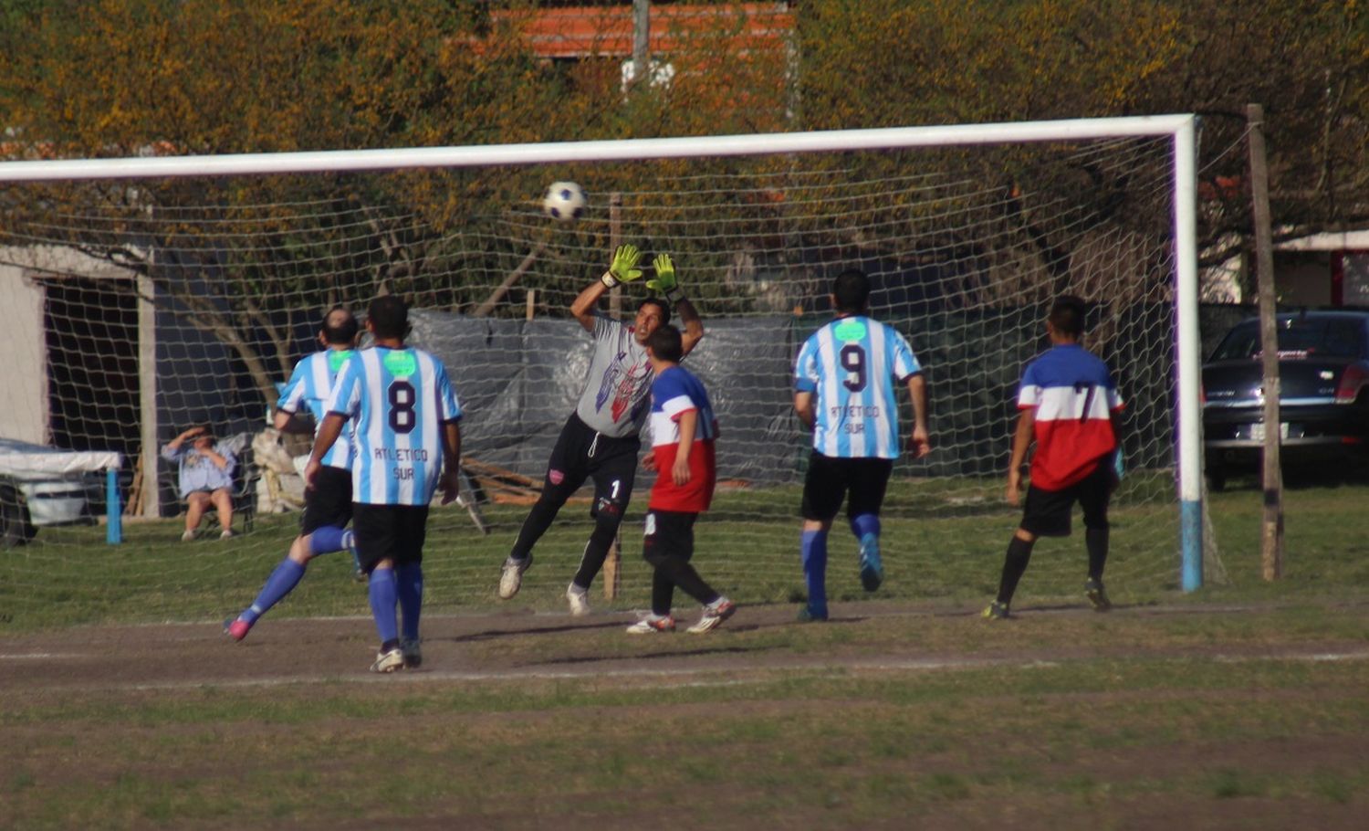 Atlético Sur acabó con la racha ganadora de Primero de Mayo