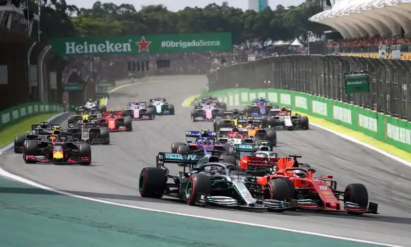Se corre el GP de Brasil.