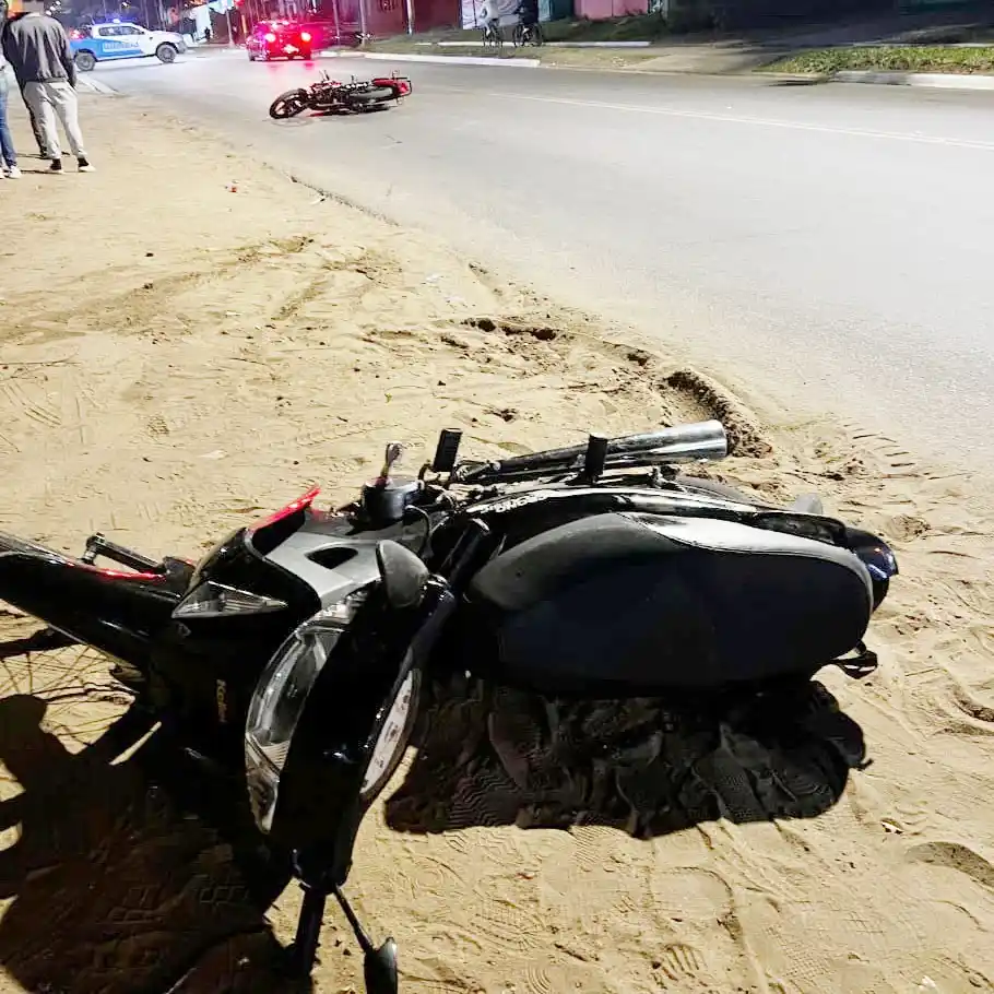 Choque entre dos motos dejó un motociclista hospitalizado