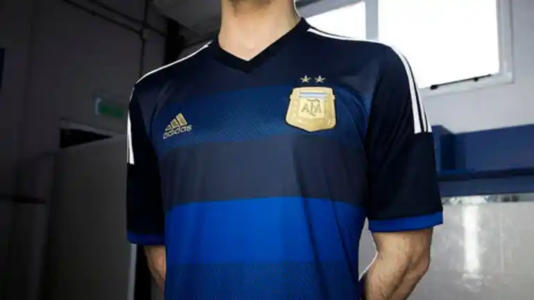 Presentan la nueva camiseta suplente de la Selección Argentina de fútbol