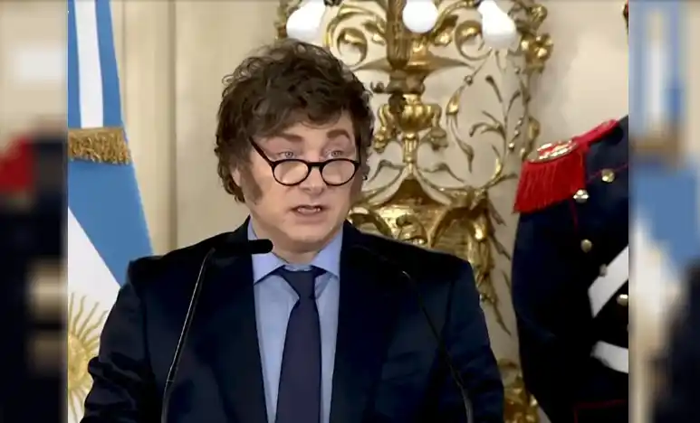 Javier Milei defendió el refinanciamiento de la deuda y descartó el riesgo de default