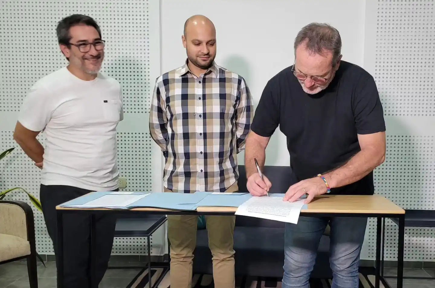 Obras privadas en Freyre: firman convenio para regularizar construcciones no registradas