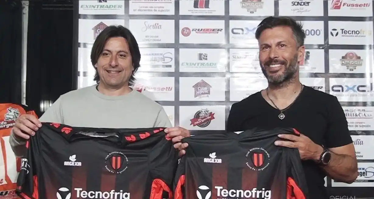 Otra vez juntos los dos. Rafael Maceratesi e Iván Moreno, con una amistad de hace años. Ahora, los destinos se vuelven a dar la mano en Colón: el "Torero" será el Director Deportivo Integral de la entidad sabalero; el ex puntero se ocupará exclusivamente del fútbol profesional (DT y plantel).