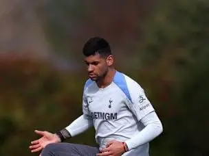 Cristian "Cuti" Romero está cada vez más cerca de regresar a las canchas.