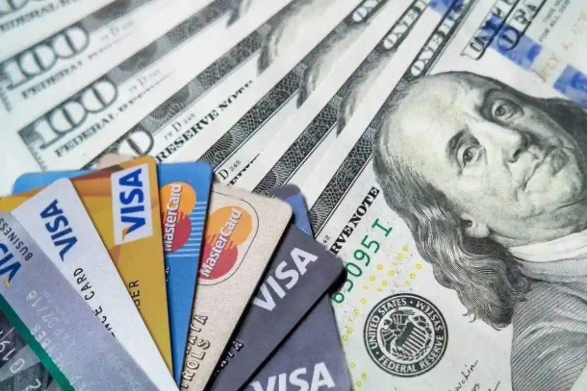 Debe ser pagado por todas las personas físicas y jurídicas.