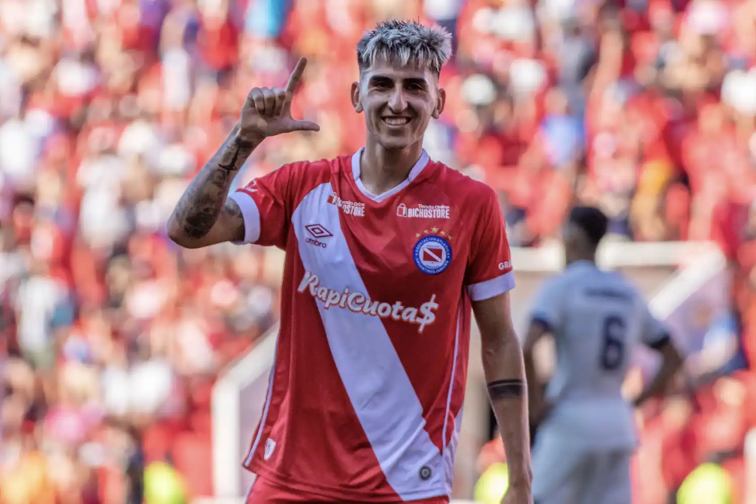 Lescano celebra su gol en La Paternal.