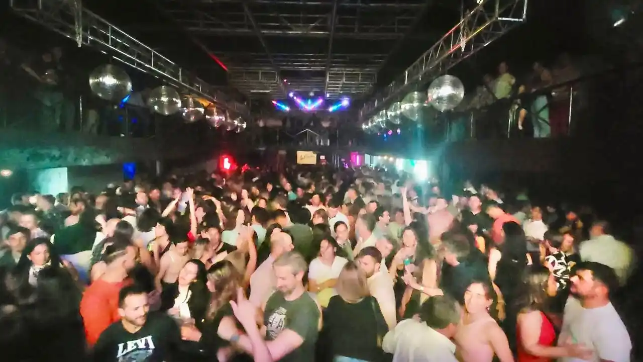 La noche retro de La Fábrica será otro momento el reencuentro y la diversión.