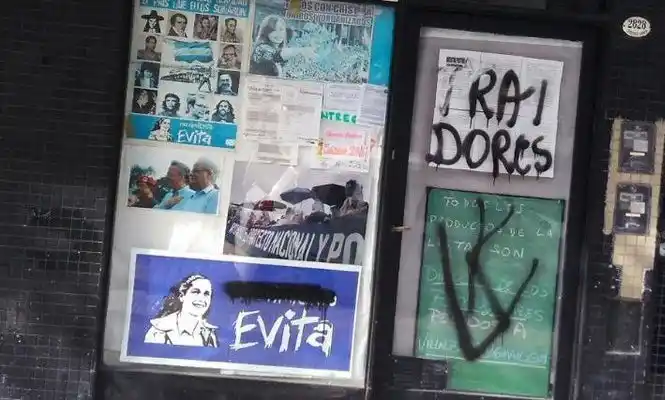 En la Ciudad de Buenos Aires vandalizaron un local del Evita. En Pilar denuncian que son foco de "operaciones y falsas acusaciones"
