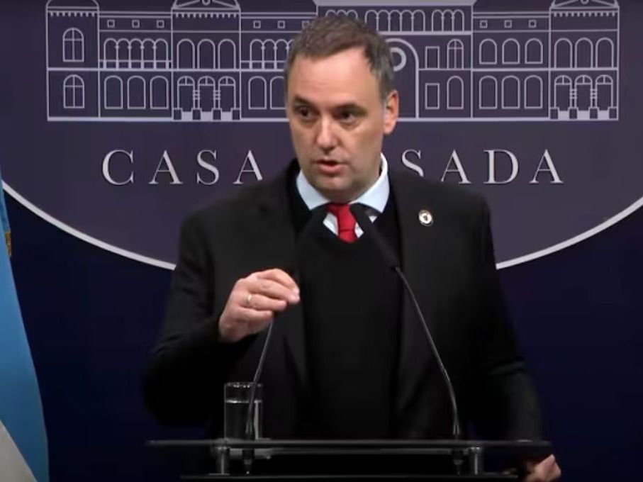 El vocero presidencial confirma la jornada laboral para empleados estatales el viernes 27