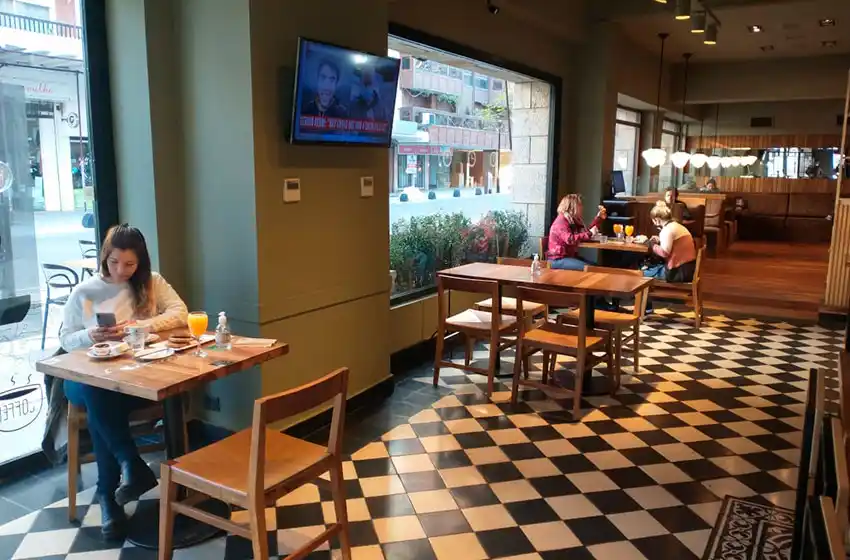 Entra en vigencia el aforo extra para personas vacunadas en espacios cerrados