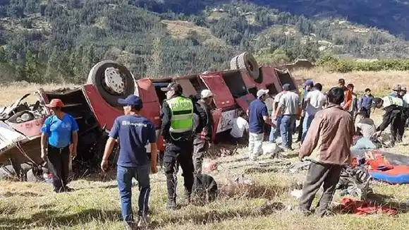 TRAGEDIA EN PERÚ: al menos 19 muertos en  dos accidentes de carretera