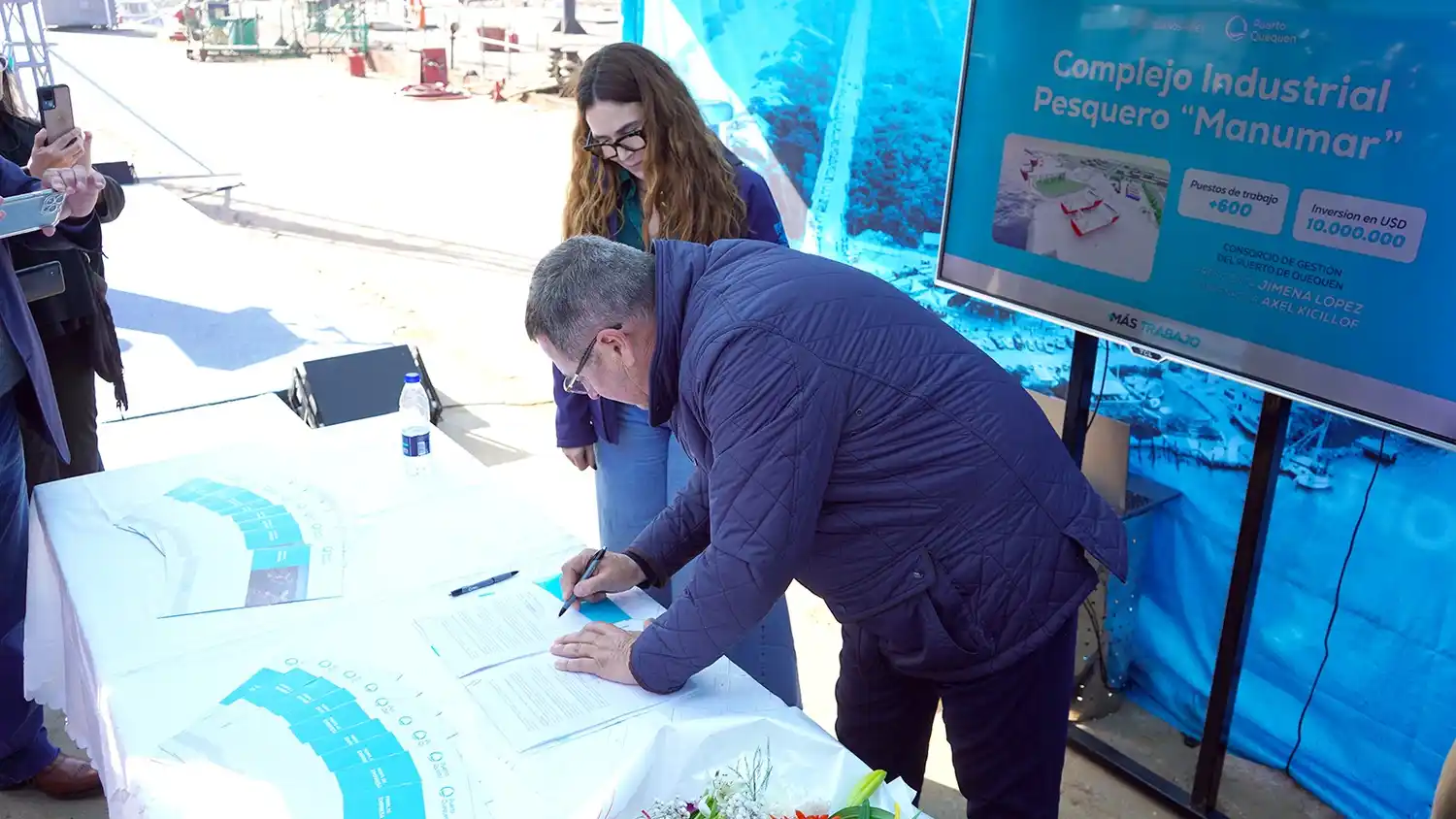 Firma. Jimena López y el empresario Guillermo Soldini