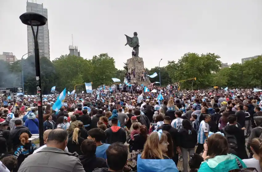 Video: así se festejó en Mar del Plata la clasificación a octavos en Qatar 2022