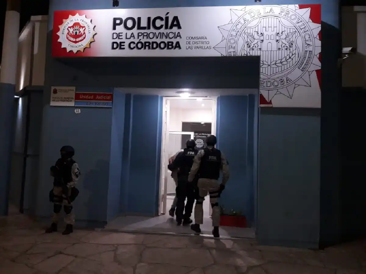 Detuvieron a tres jóvenes por agredir a un hombre en Las Varillas