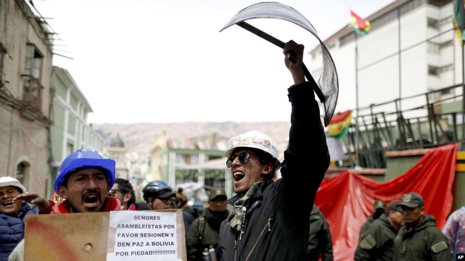 «En Bolivia no hay golpe de Estado» afirma María Teresa Zegada