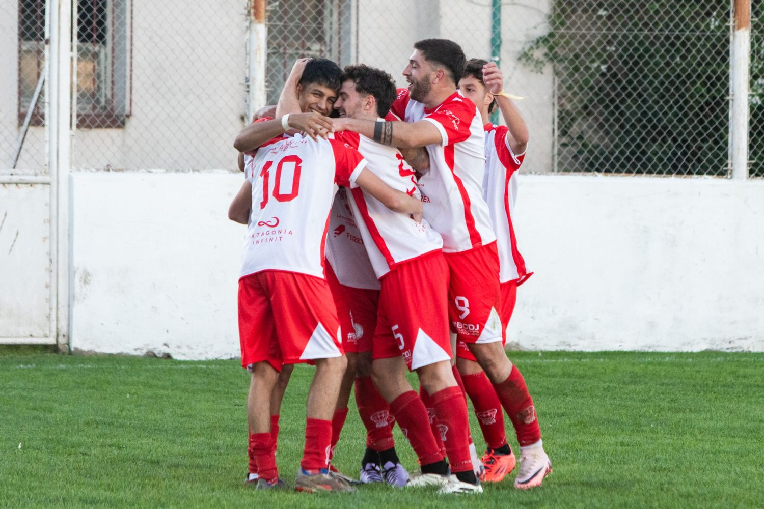 Fútbol de Primera: Huracán volvió a la victoria