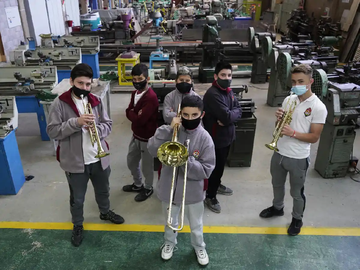 El Ipet N° 50 trabaja para formar su banda de música