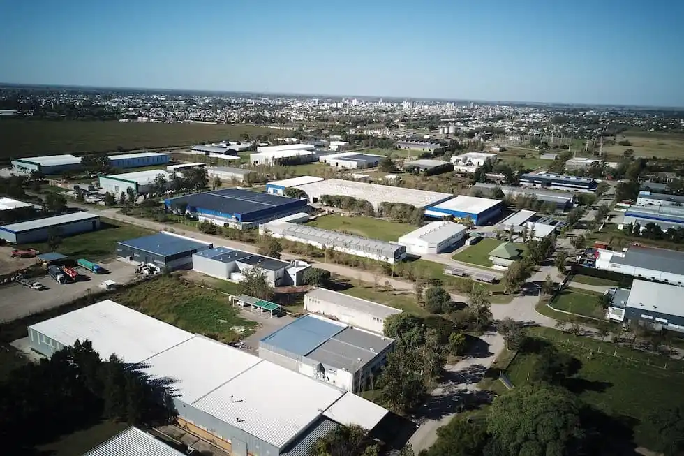 Con infraestructura consolidada, beneficios impositivos y una ubicación estratégica, el Parque Industrial continúa atrayendo inversiones.